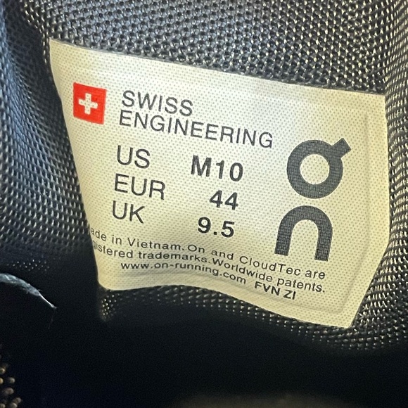 On Cloud 5 Running Shoes - Picture 9 of 9